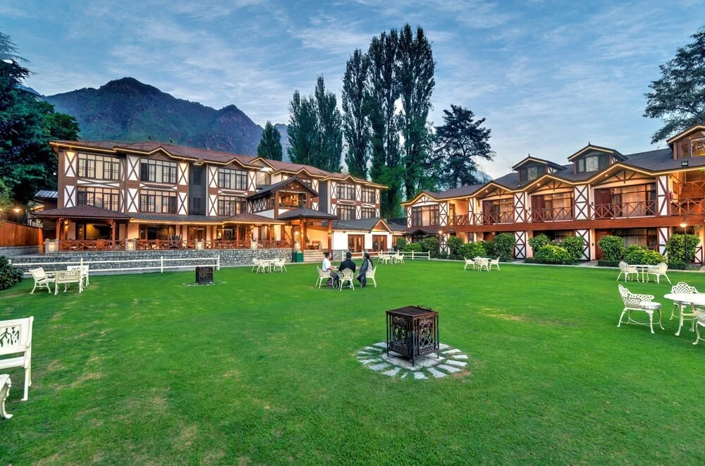 Luxury and Comfort: Best Hotels to Stay in Kashmir